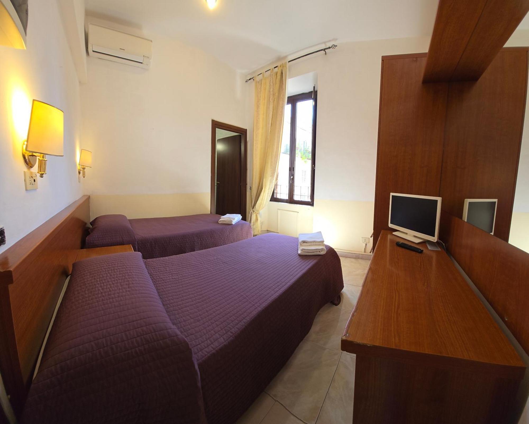 רומא Hotel Azzurra מראה חיצוני תמונה