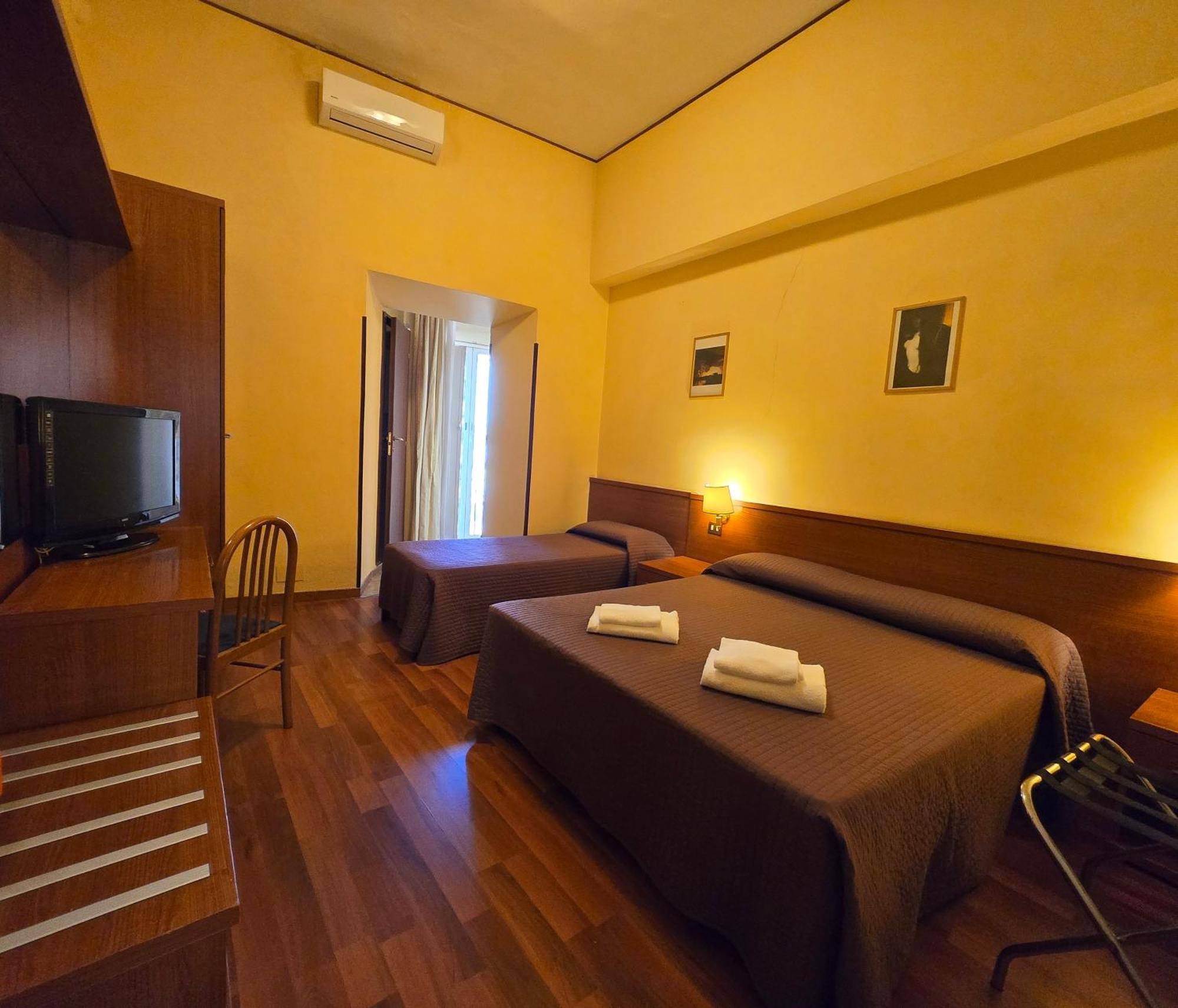רומא Hotel Azzurra מראה חיצוני תמונה