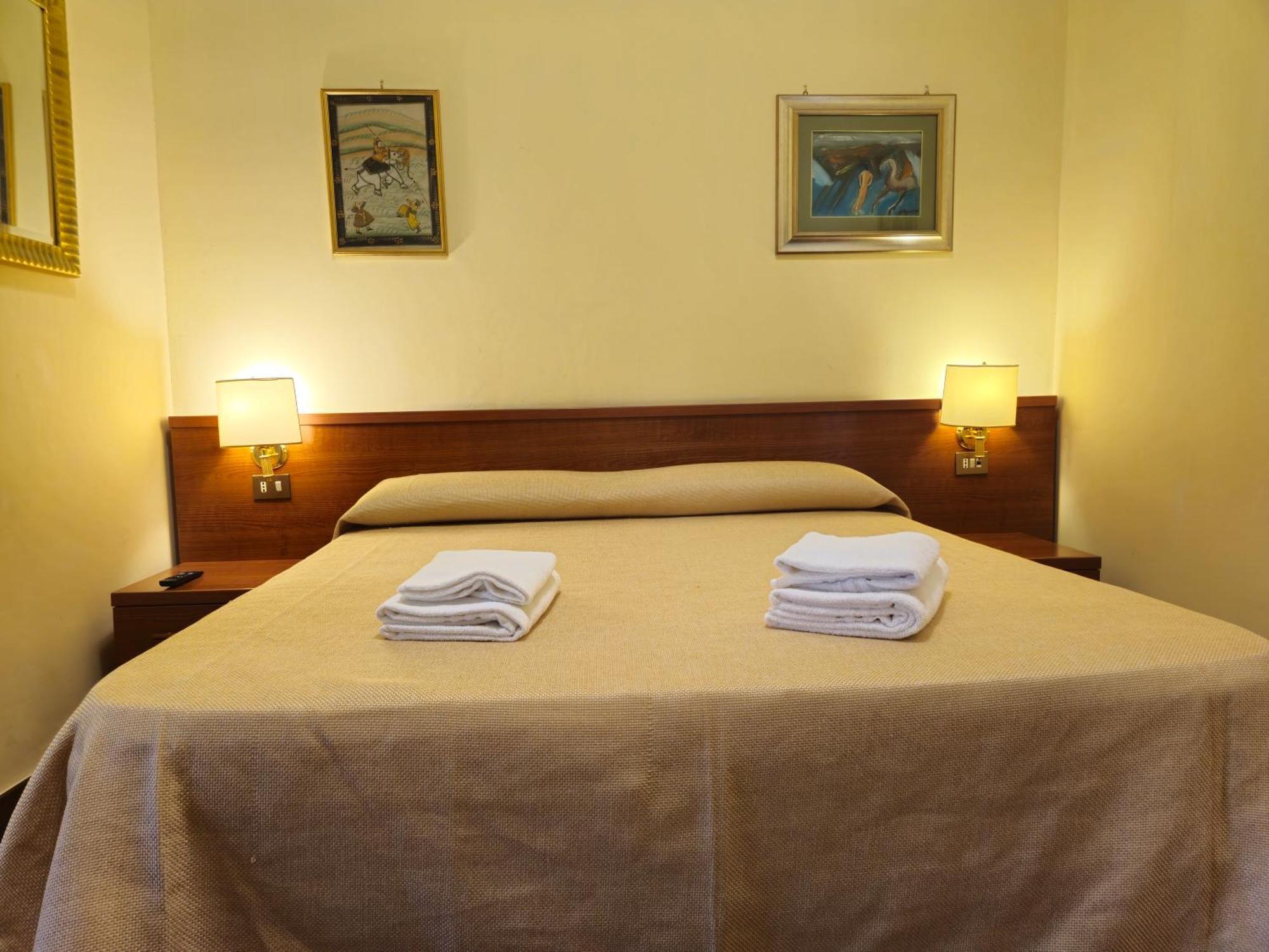 רומא Hotel Azzurra מראה חיצוני תמונה