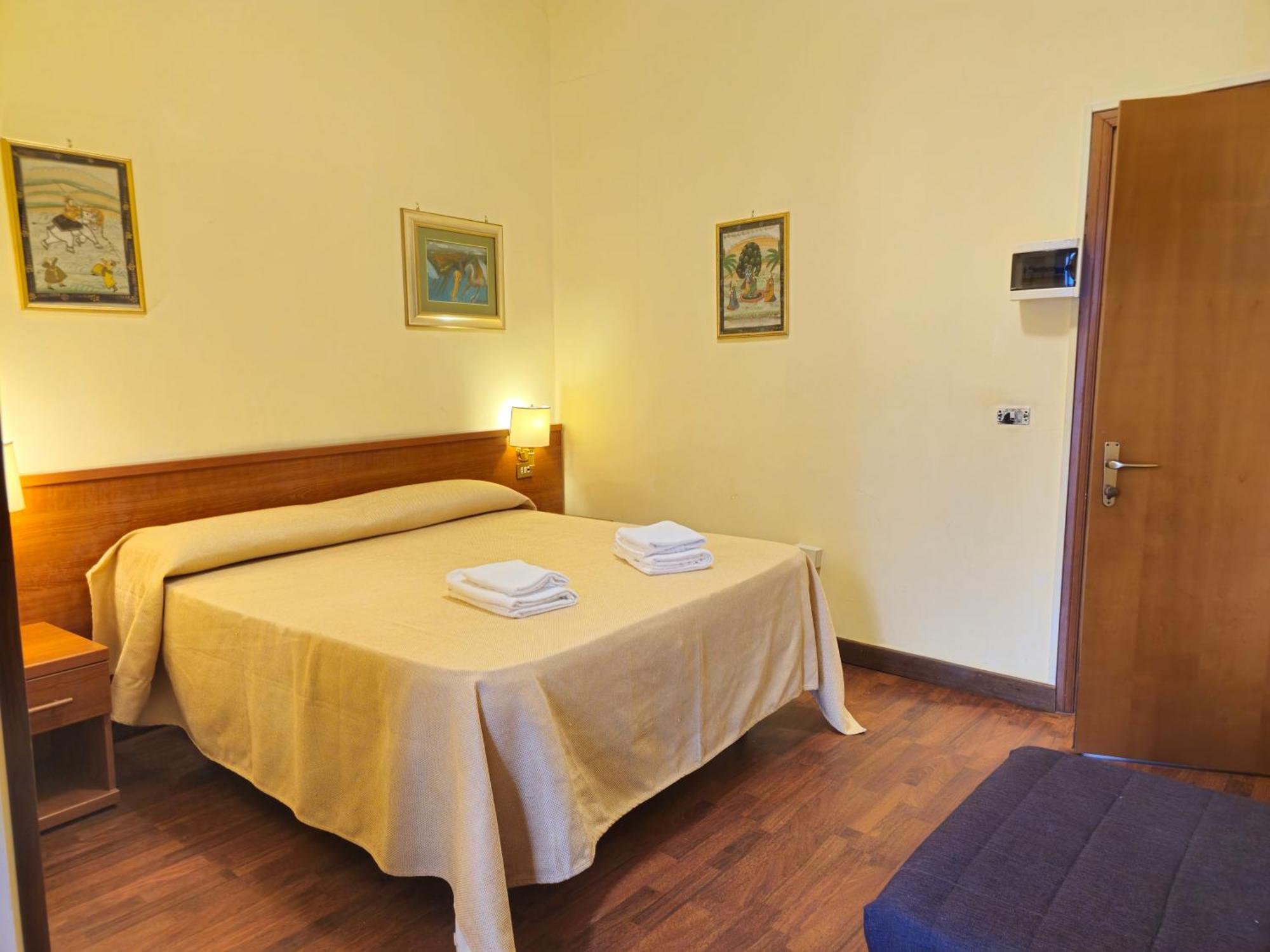 רומא Hotel Azzurra מראה חיצוני תמונה