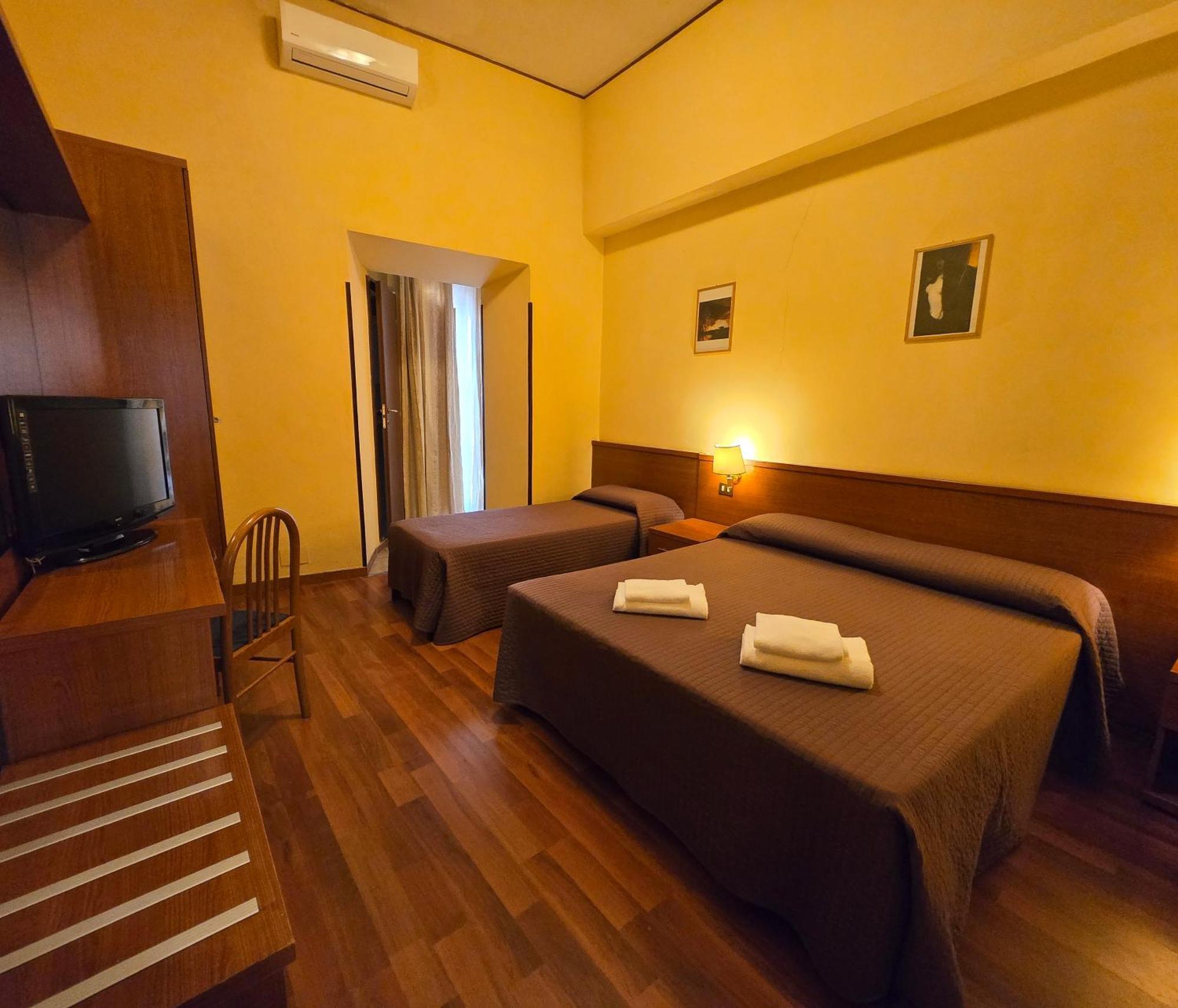 רומא Hotel Azzurra מראה חיצוני תמונה