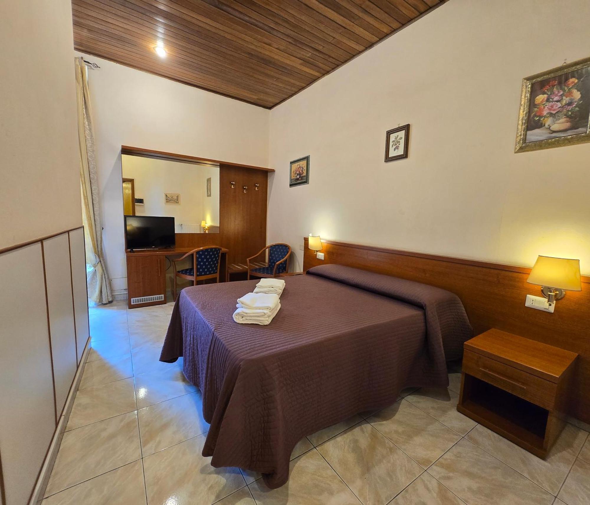 רומא Hotel Azzurra מראה חיצוני תמונה