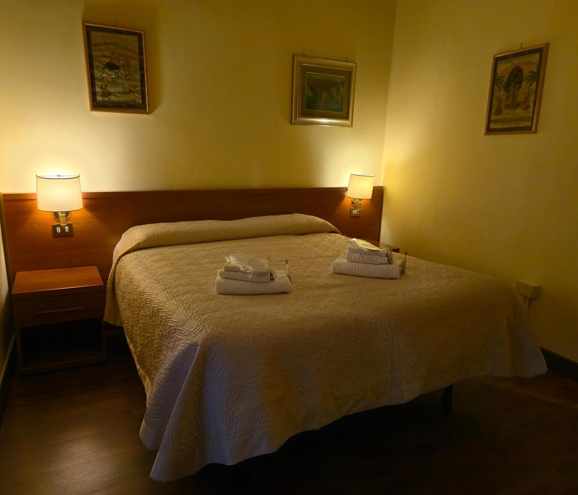 רומא Hotel Azzurra מראה חיצוני תמונה