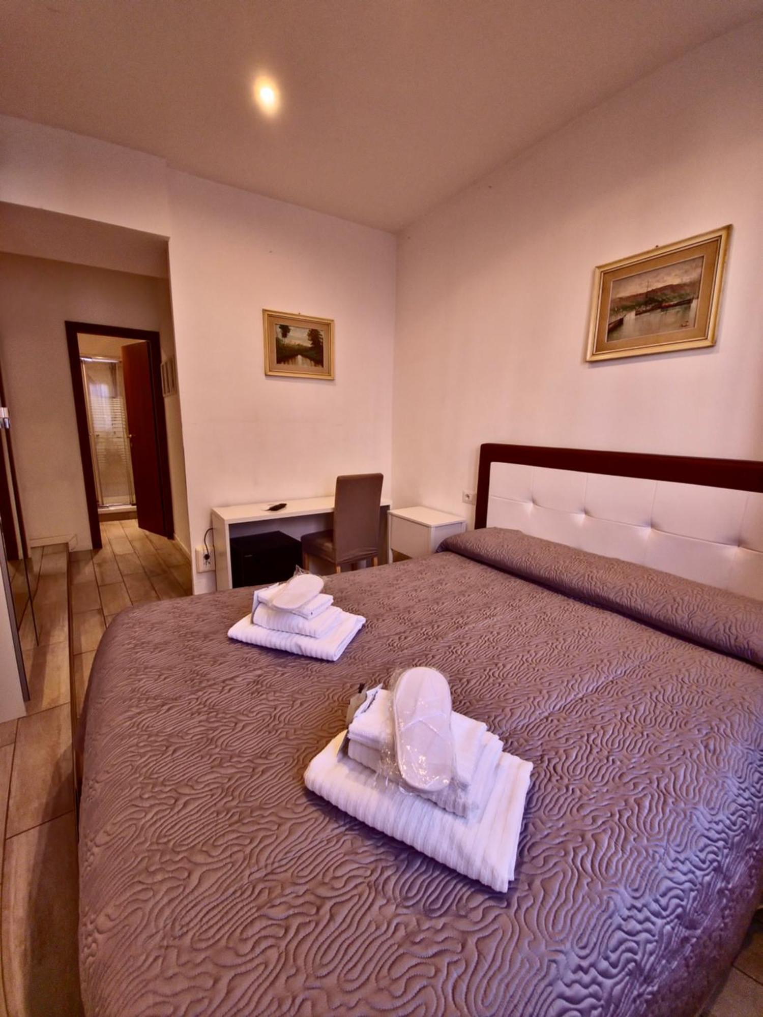 רומא Hotel Azzurra מראה חיצוני תמונה
