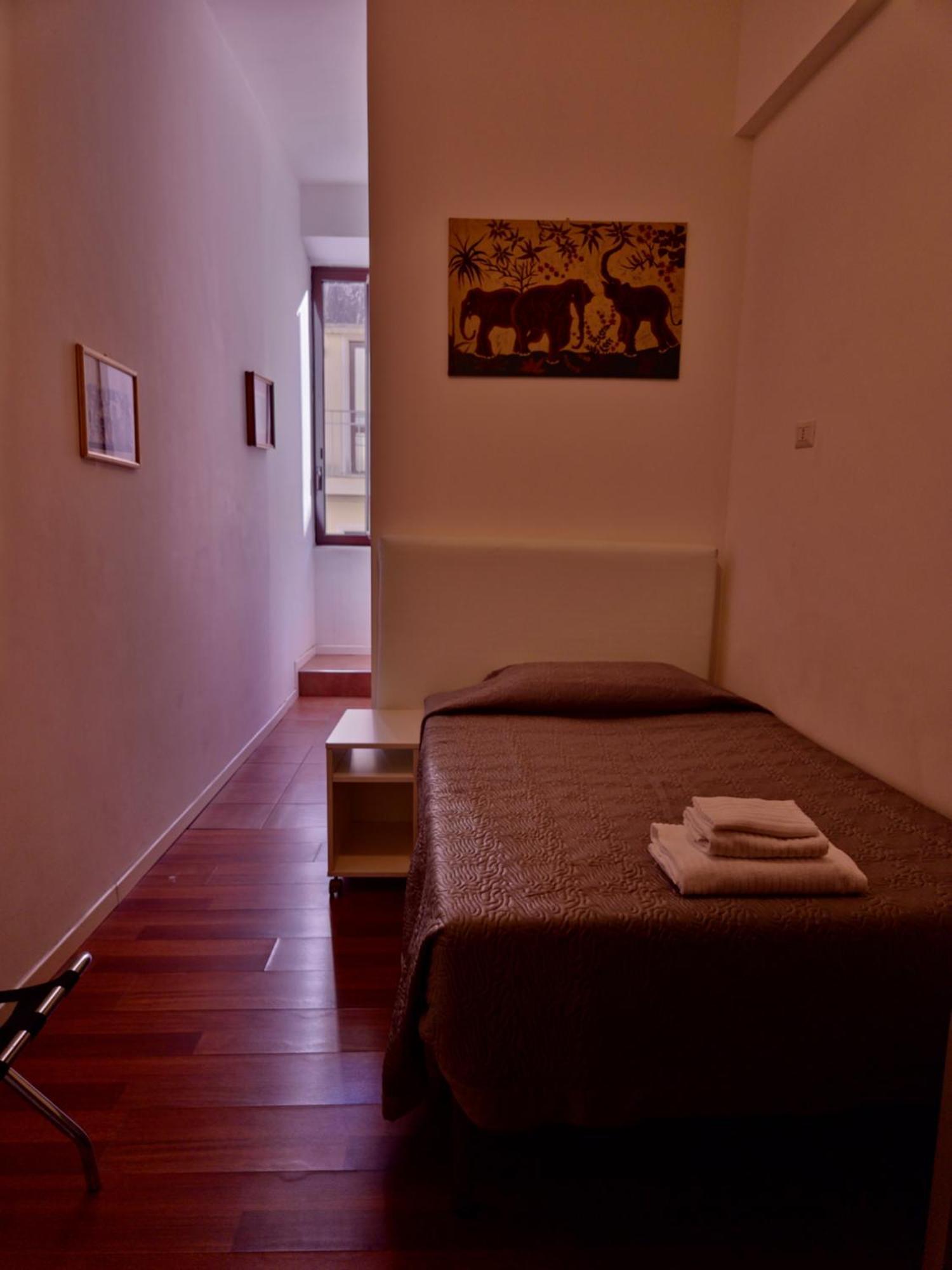 רומא Hotel Azzurra מראה חיצוני תמונה