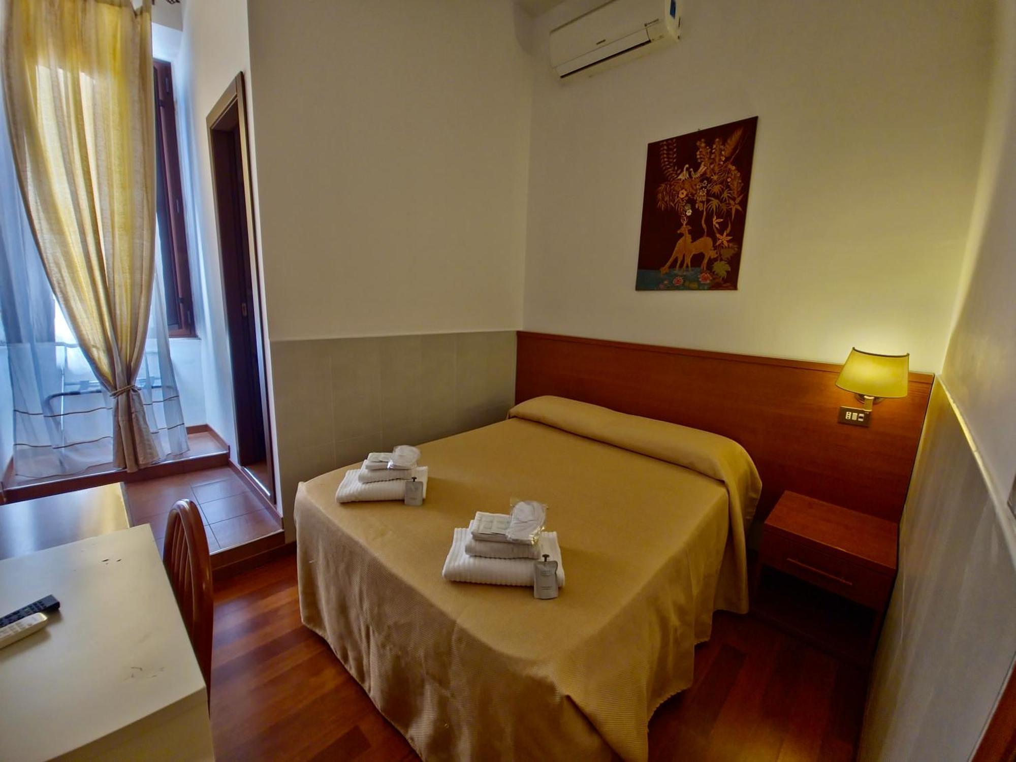 רומא Hotel Azzurra מראה חיצוני תמונה