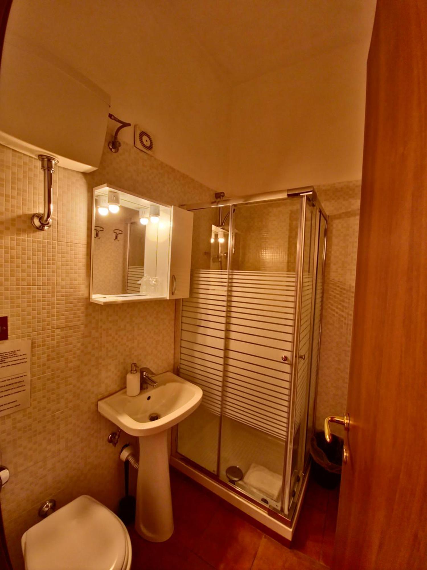רומא Hotel Azzurra מראה חיצוני תמונה