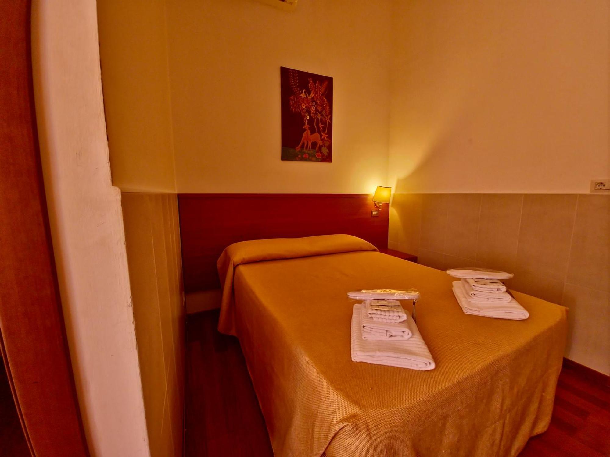 רומא Hotel Azzurra מראה חיצוני תמונה