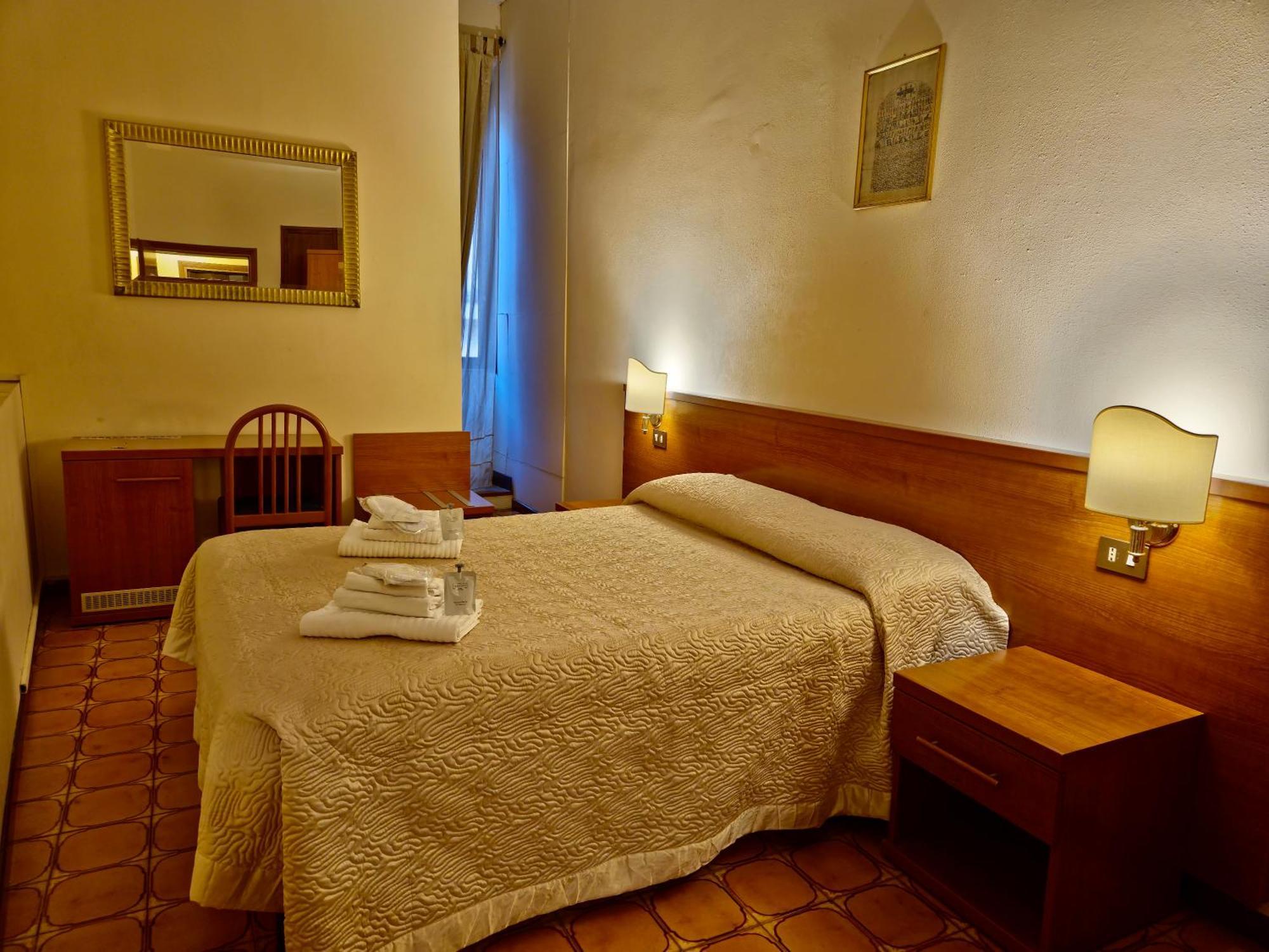 רומא Hotel Azzurra מראה חיצוני תמונה