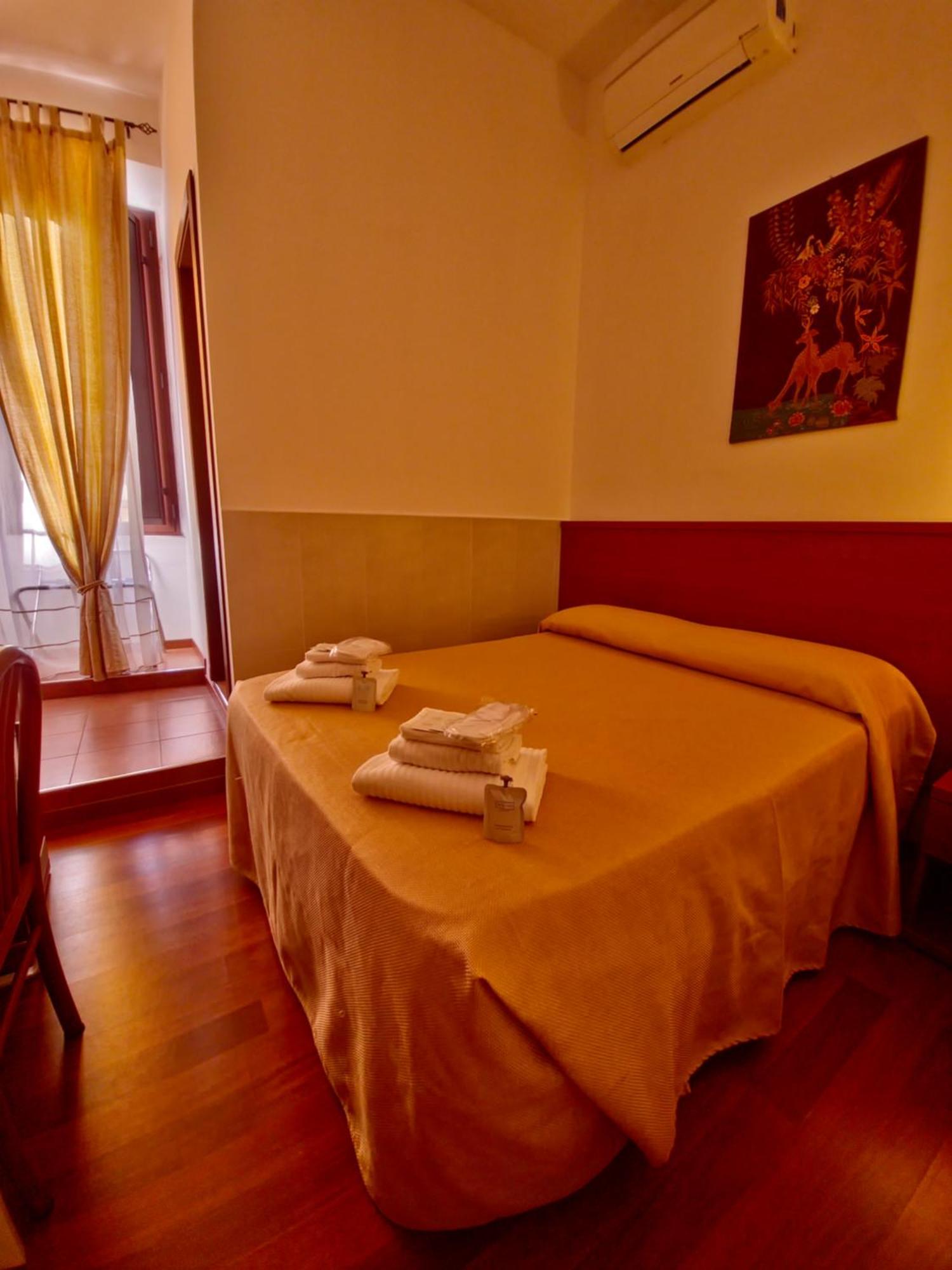 רומא Hotel Azzurra מראה חיצוני תמונה