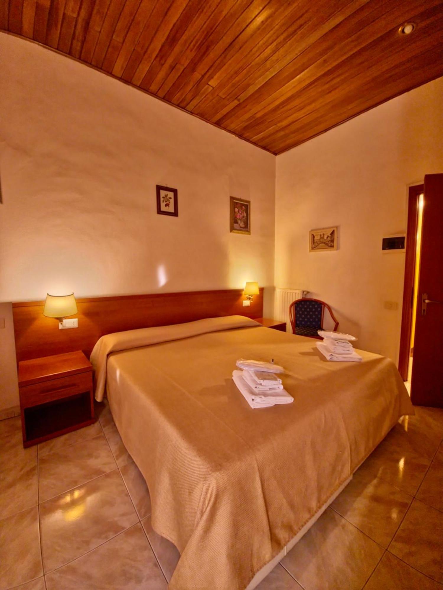 רומא Hotel Azzurra מראה חיצוני תמונה
